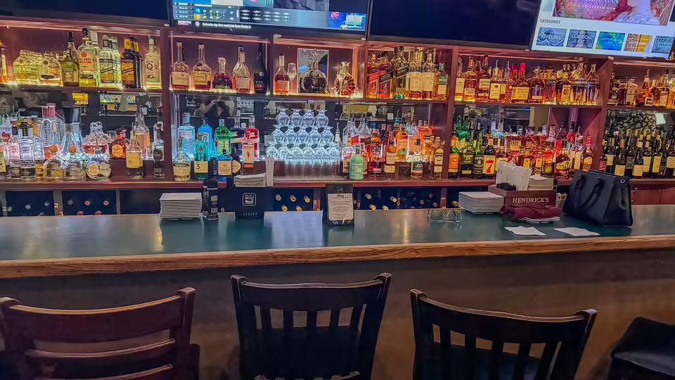 Alkohol am Steuer: Vater krachte mit Tochter gegen Ampelanlage in Klagenfurt