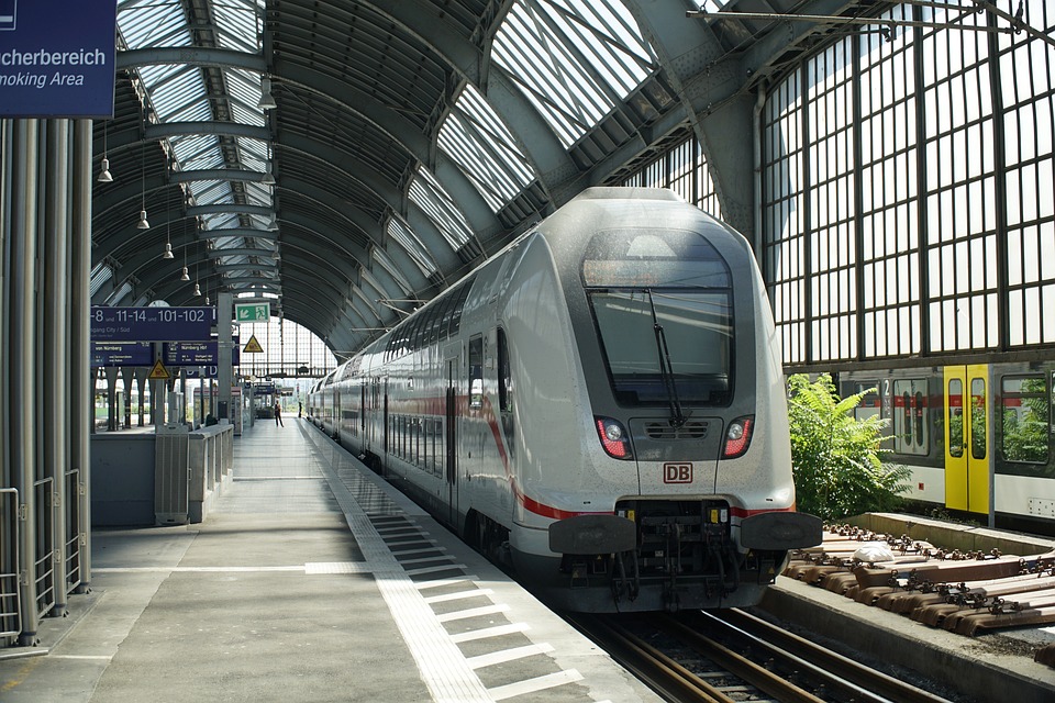 Ankunft des Castor-Transports: Hochradioaktive Abfälle erreichen Philippsburg