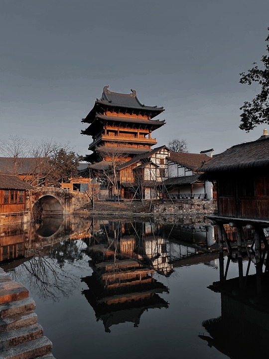 Chinas Hightech-Waffen: Tarnkämpfer und riesige Mothership-Drohne