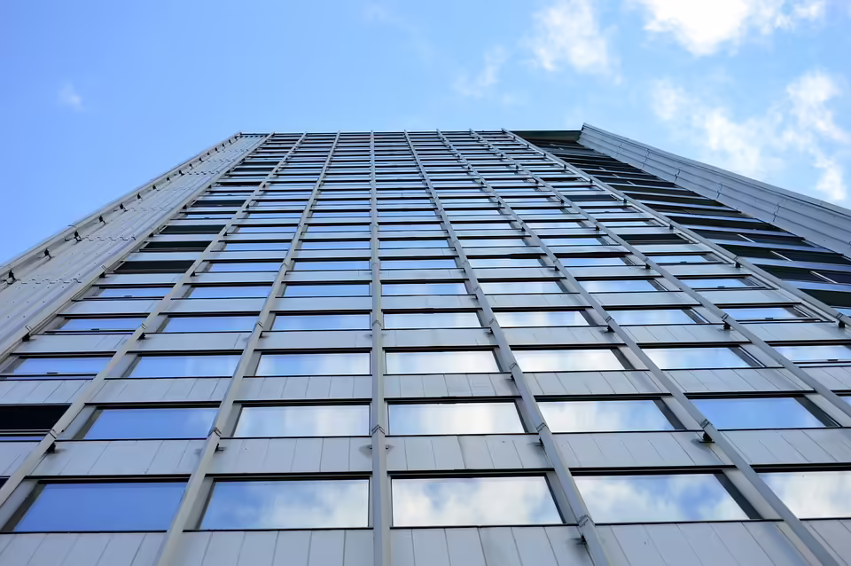 Dachgleiche in Wien: Wohnhochhaus ‚Grünblick‘ prägt Viertel Zwei