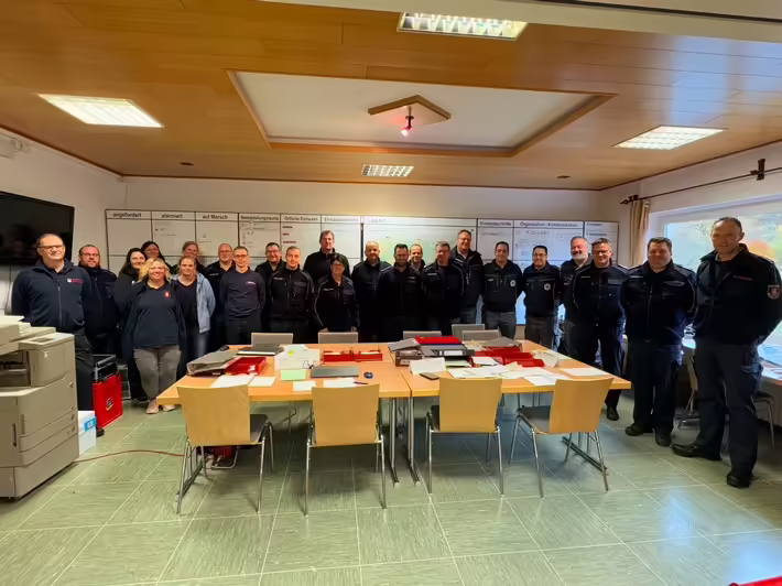 Einsatzübung in Wenden: Feuerwehr kämpft gegen fiktiven Waldbrand!