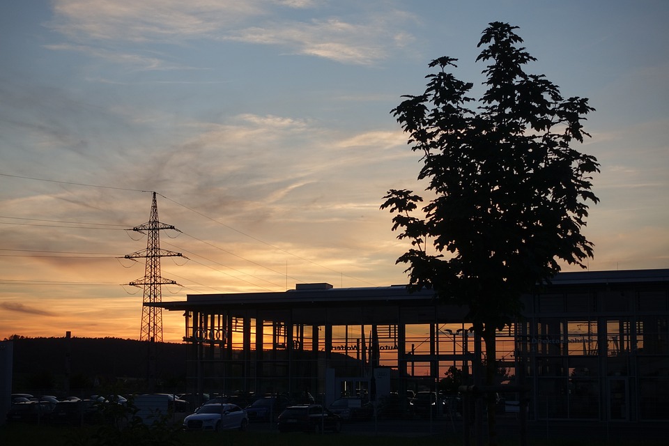 Fahrzeugbrand bei Autohändler in Wien-Favoriten: Polizei ermittelt