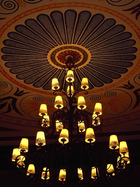 Festliche Stimmung am Hauptplatz: Neuer Kinderbereich und Niko­laus­um­zug