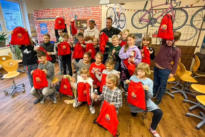 Figarinos Fahrradladen: Podcast-Star begeistert Schulen auf Weihnachtstour!