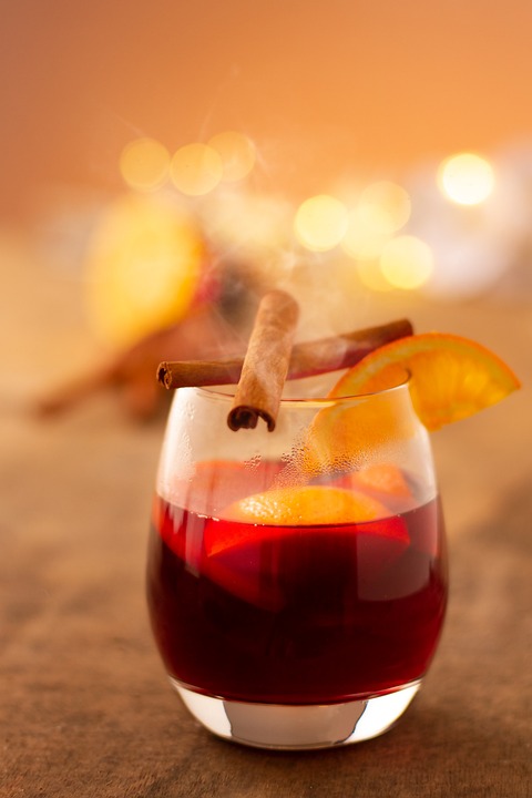 Glühwein und Christbäume: Einladung zum festlichen Stand in Antau