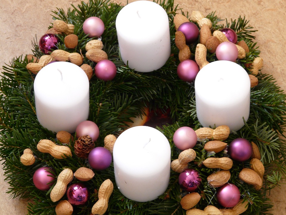 Hoffnungslicht im Advent: Diakonie übergibt traditionellen Adventkranz