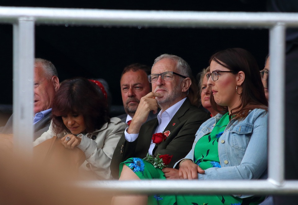 Jeremy Smith bringt Basketballspaß in Grazer Schulen