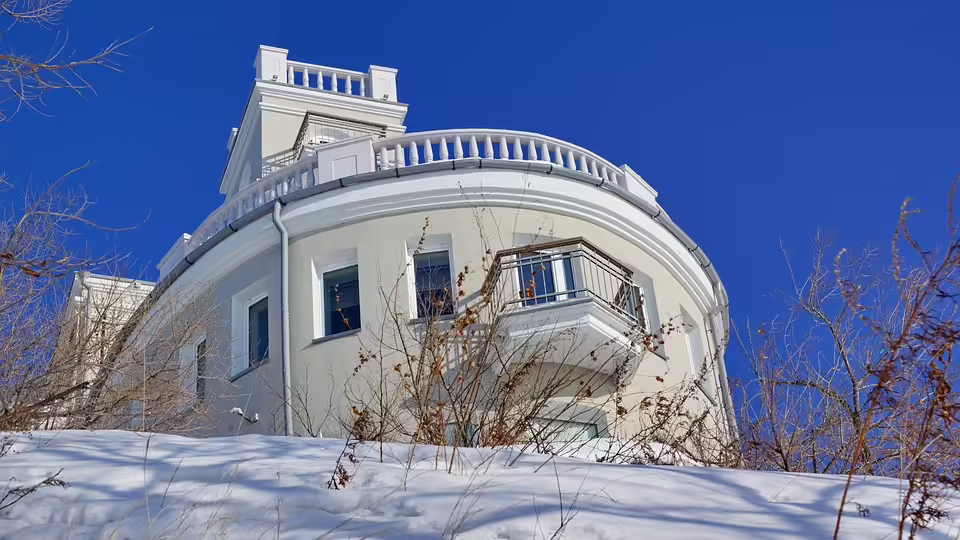 Kabarettabend in Pregarten: Sparkasse feiert rundes Konto mit Humor