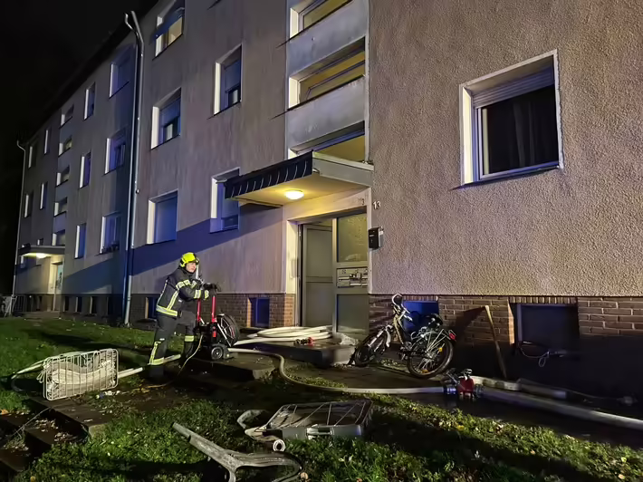 Kellerbrand in Bergheim: Feuerwehr löscht Feuer, alle Bewohner gerettet!