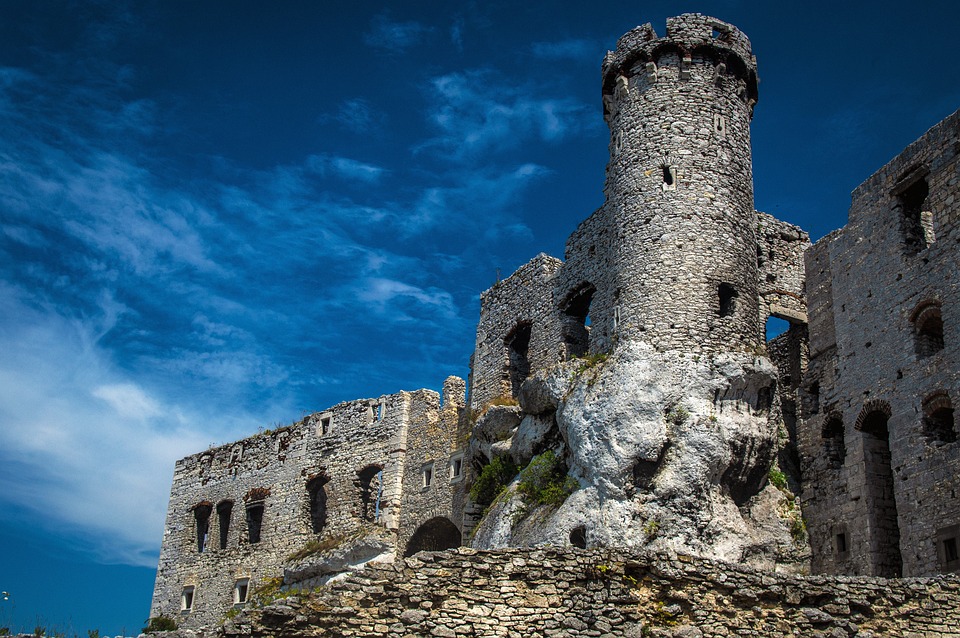 Kleintransporter-Unfall in Putzleinsdorf: Aufräumarbeiten nach Crash