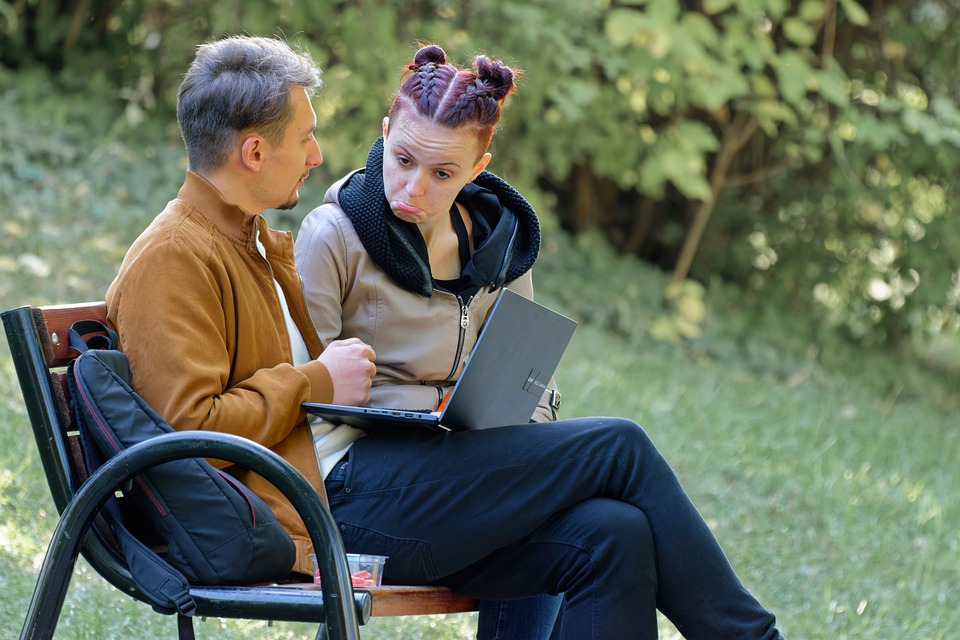 Laura Wontorra überrascht im Spreewald-Kostüm bei  Deutschland grillt den Henssler