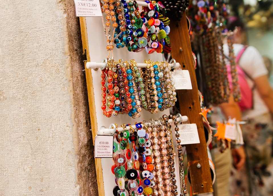 Nachhaltige Weihnachtsfreude: Jeder Euro pflanzt zwei Bäume in Tansania