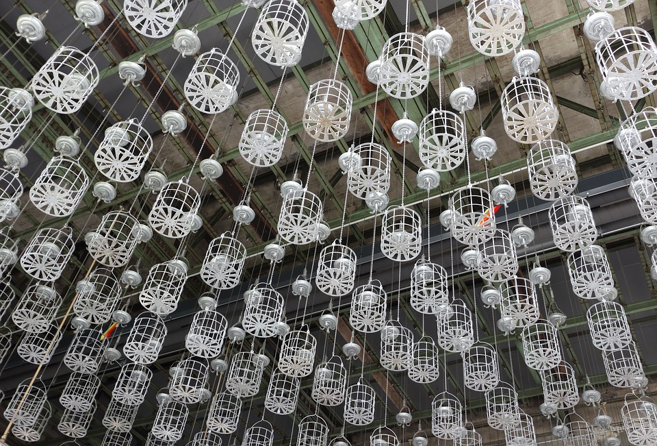 Philipp Hansa besucht Jugendliche im SoWo zur Weihnachtswunder-Aktion