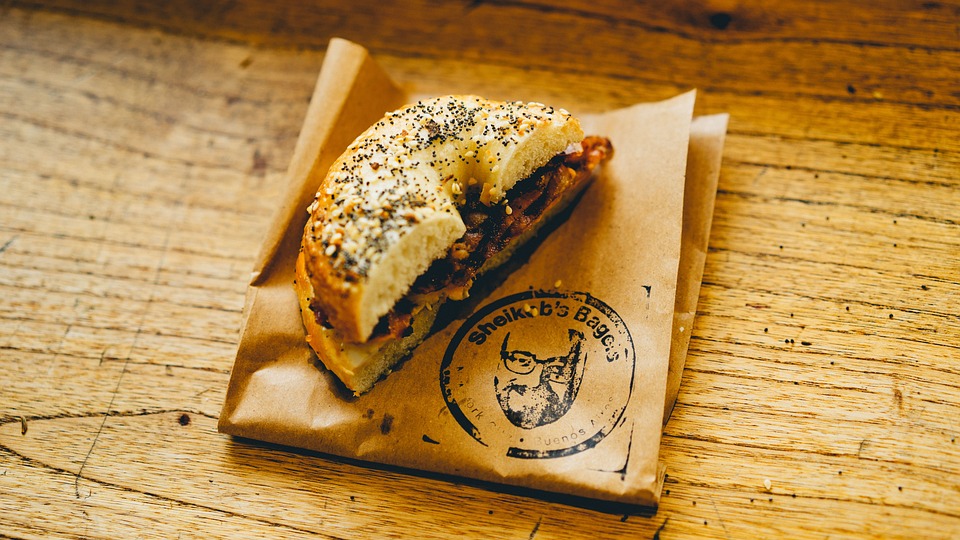 Polizei-Großeinsatz in Wiener Neustadt: Bürger aufgefordert, drinnen zu bleiben