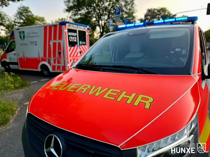 Rettung in Hünxe: Feuerwehr öffnet Tür zu hilfsbedürftiger Person
