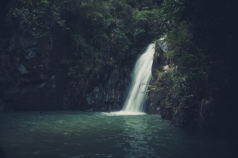 Schockierender Sturz: 26-Jährige fällt vier Meter aus Heuschober