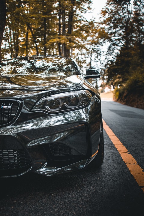 Schwerer Unfall: Beifahrerin verletzt, als Auto Reh ausweichen wollte