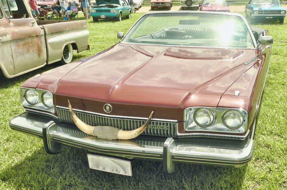 Schwerer Unfall in Micheldorf: Auto kollidiert mit Lkw – eine Person tot