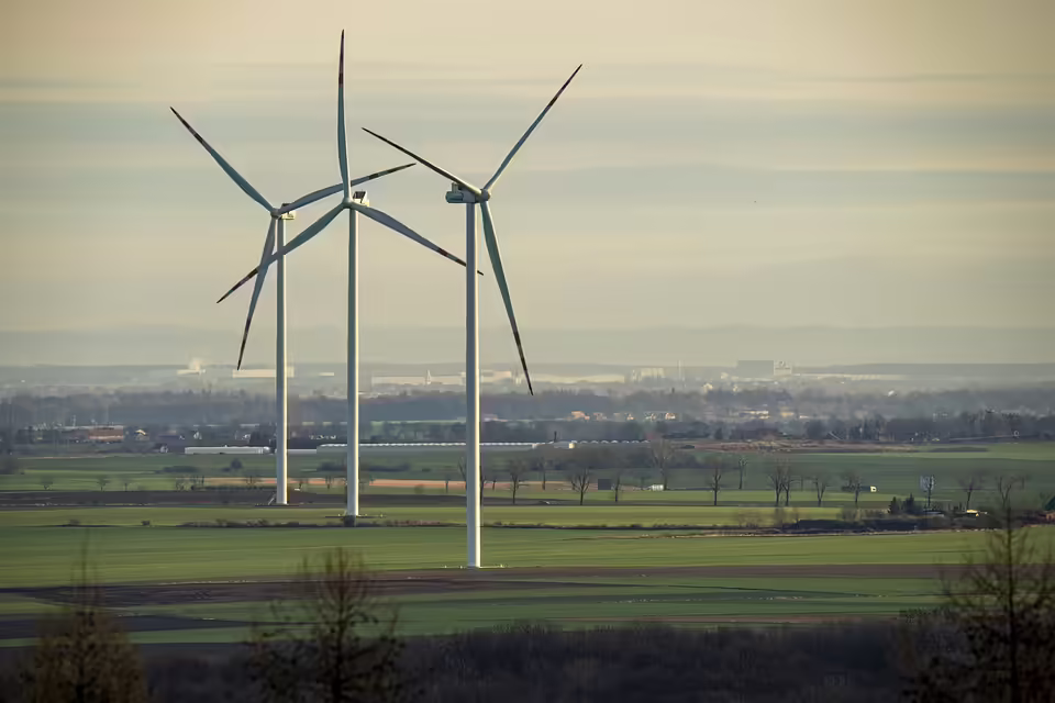 Sicherheit auf der U6: Innenminister Karner reist im Polizeischutz
