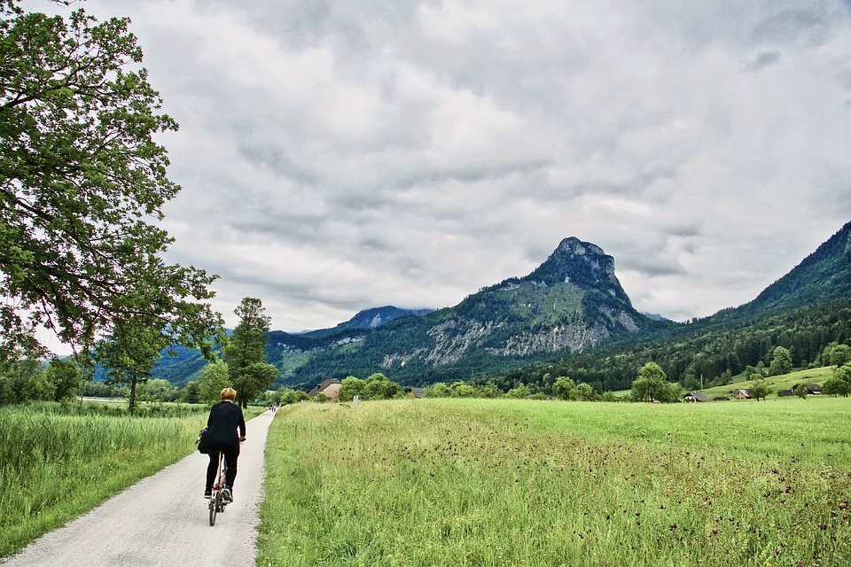 Tragischer Unfall in Kirchdorf: Fahrer nach Absturz tödlich verunglückt