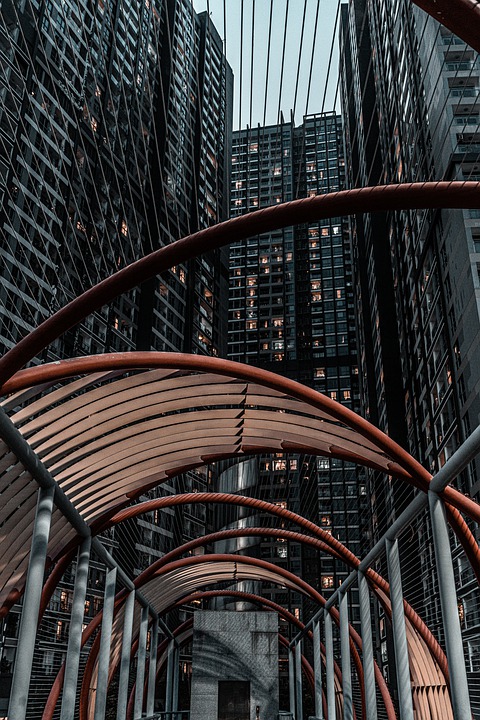 Unfall an Eisenbahnkreuzung: 81-Jährige nach Kollision verletzt