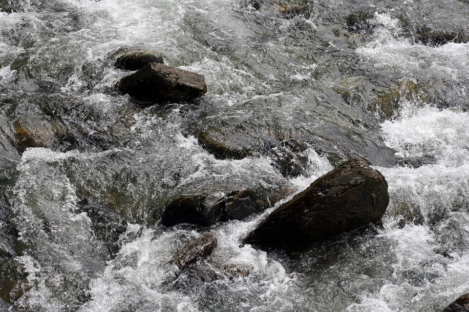 Unfall in Bad Mitterndorf: 23-Jährige kollidiert aufgrund von Blitzeis