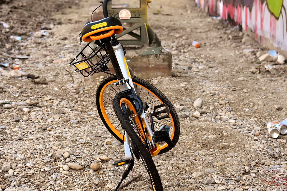 Vandalismus in Lienz: Graffiti-Schaden an Eisenbahnwaggon entdeckt