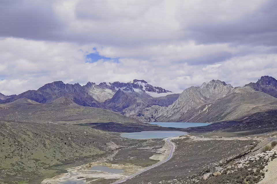 Verkehrsunfall auf L318: Auto durchbricht Schafzaun in Graz-Umgebung