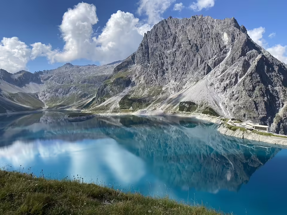 Vorarlberg: Teenager setzen Moped versehentlich in Flammen