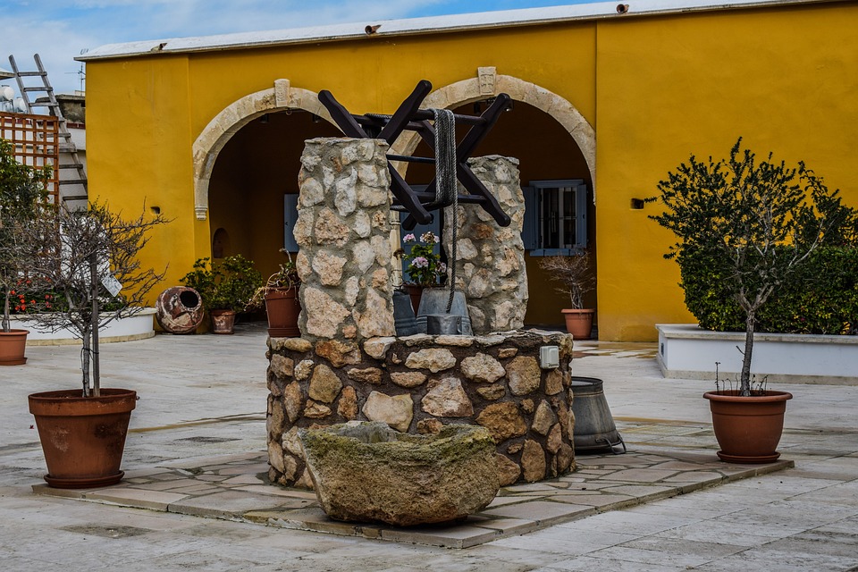 Wels: Schüler des Franziskanergymnasiums fertigen Herzkissen für Krebspatientinnen