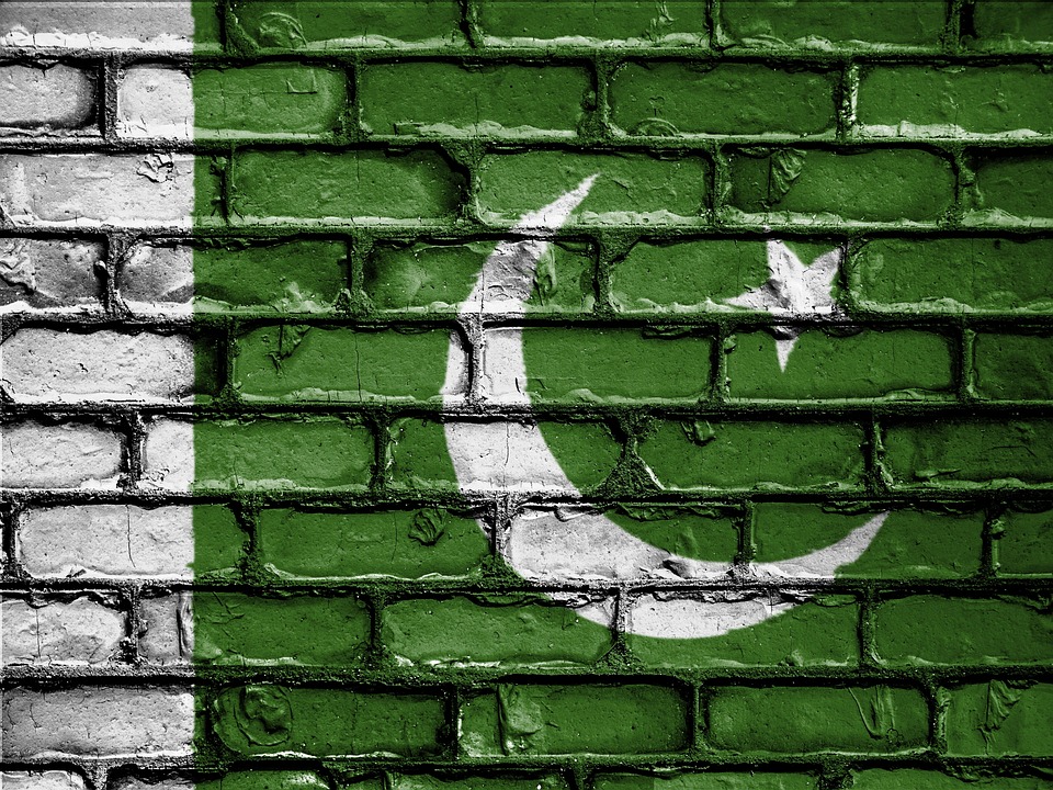 Indien startet Militäroperation gegen Pakistan, Explosionen gehört