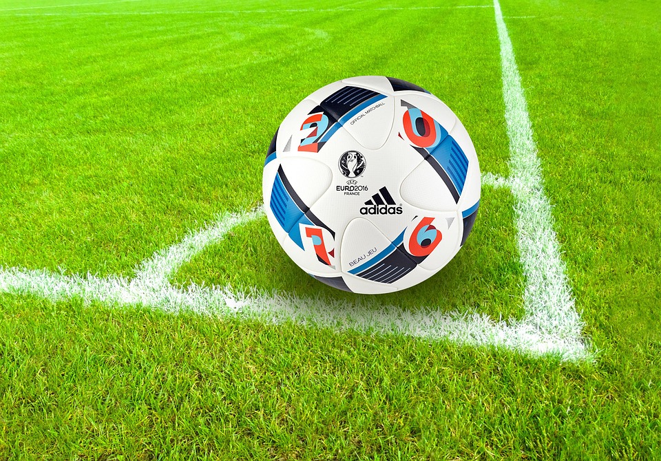 Fußballer bekommen Zwei-Spiele-Sperre für verstecktes Anti-Homophobie-Abzeichen