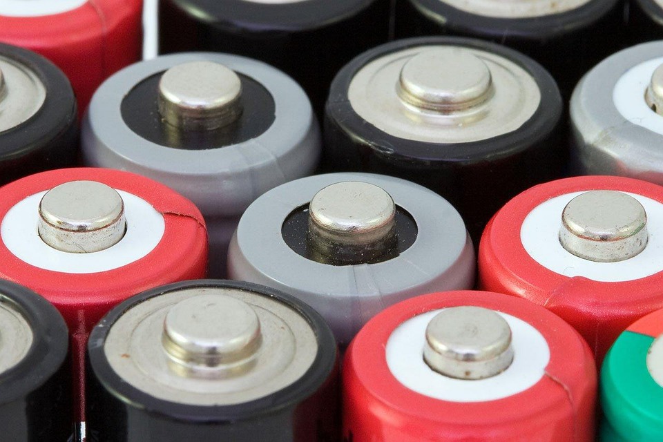 Solarenergie und Batterien beugen Ägyptens Stromausfällen vor
